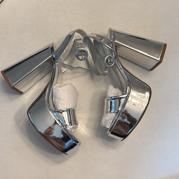 Larroudé Dolly Sandal In Silver Specchio - Picture 3 of 10